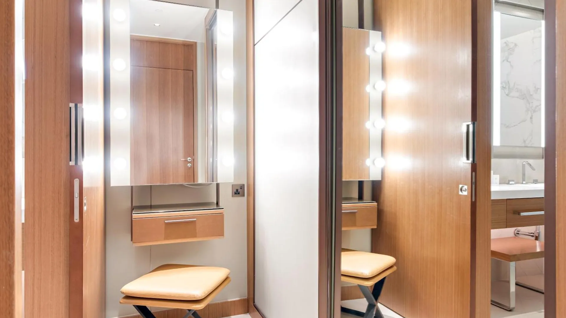 Lavish 1Br Address Opera And Walk To Dubai Mall & Burj 0*,
